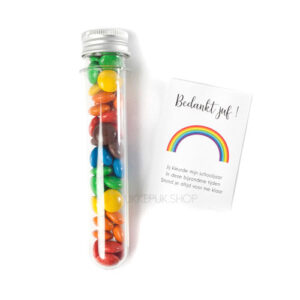 bedankt-juf-corona-chocolade-smarties-coronajaar-schooljaar-covid19-bedankje-bedankjes-lerares-leerkracht-basisschool-regenboog