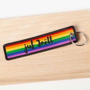 juf-naam-sleutelhanger-regenboog-kleurrijk-schooljaar-bedankt-afscheidscadeau-gepersonaliseerd-afscheid-cadeautje-leerkracht